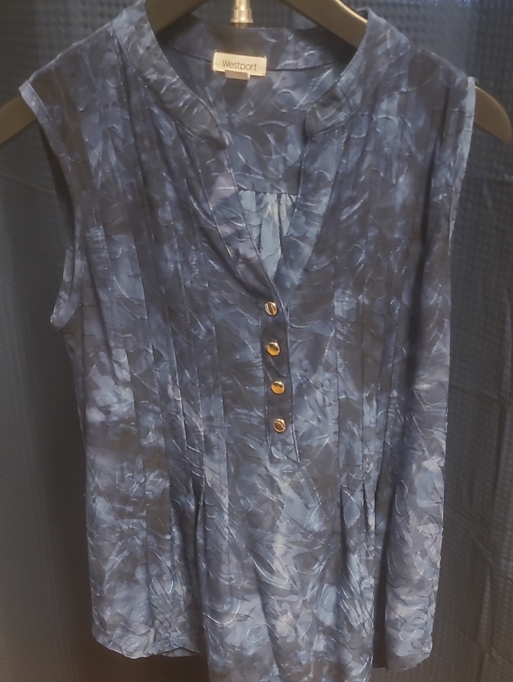 Westport Navy & Light Blue Sleeveless V-Neck Button Front Camisole
